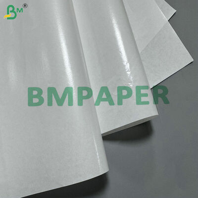 กระดาษครัฟท์ PE ละมุนกันน้ําและกันไขมัน 40gsm กระดาษเคลือบชนิดอาหารม้วนกระดาษสําหรับบรรจุเครื่องประปาที่ปิดได้ด้วยความร้อน