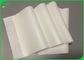 กระดาษคราฟท์สีขาว 70gsm 80gsm 90gsm เป็นมิตรกับสิ่งแวดล้อมสำหรับทำถุงกระดาษ