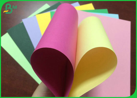 SGS อนุมัติ 230 กรัม 250 กรัม กระดาษสีแผ่น พร้อมการพิมพ์สีคง